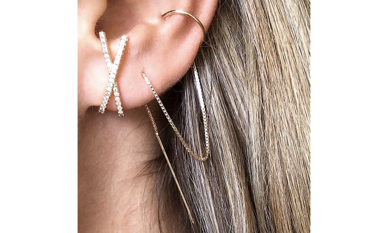 Brinco Ear Hook X Banho de Ouro 18k.