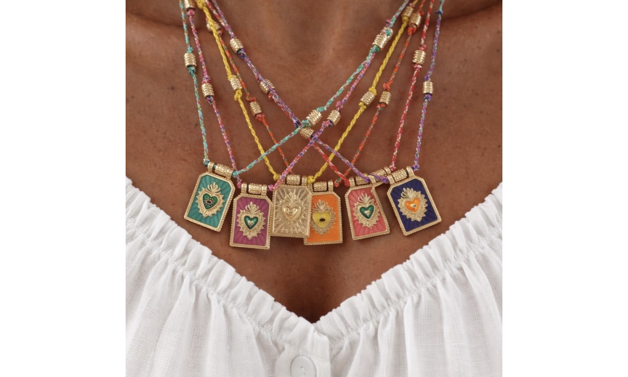 Colar Sagrado Coração Colors Banho de Ouro 18k.