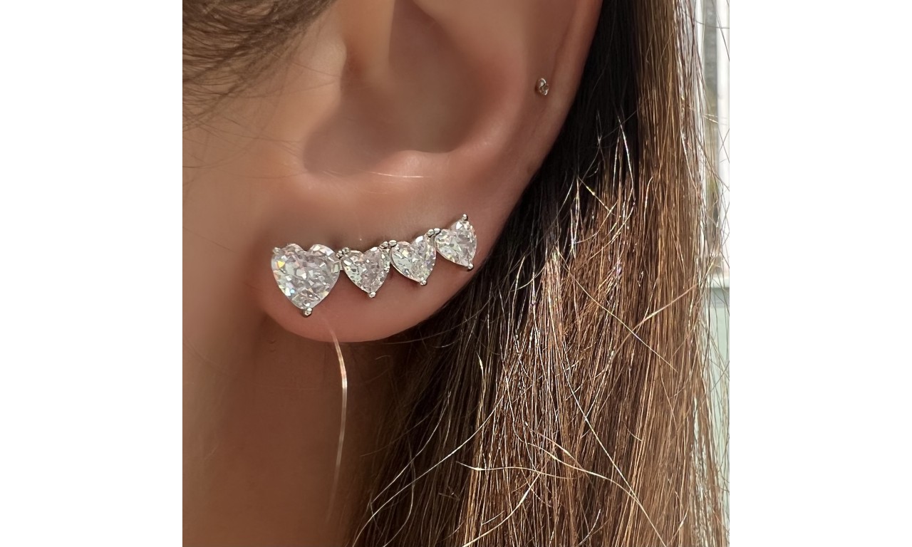 Brinco Ear Cuff Corações Cristal Ródio Branco.