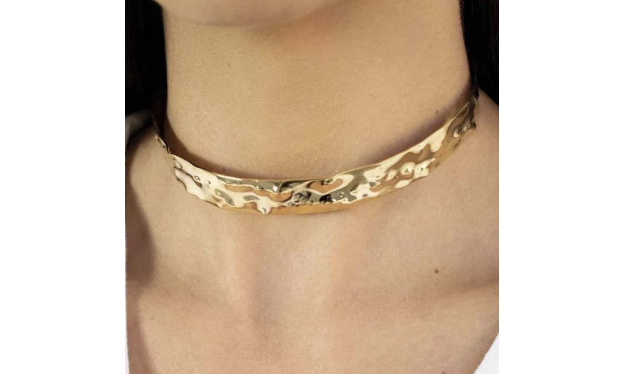 Colar Choker Textura Banho de Ouro 18K.