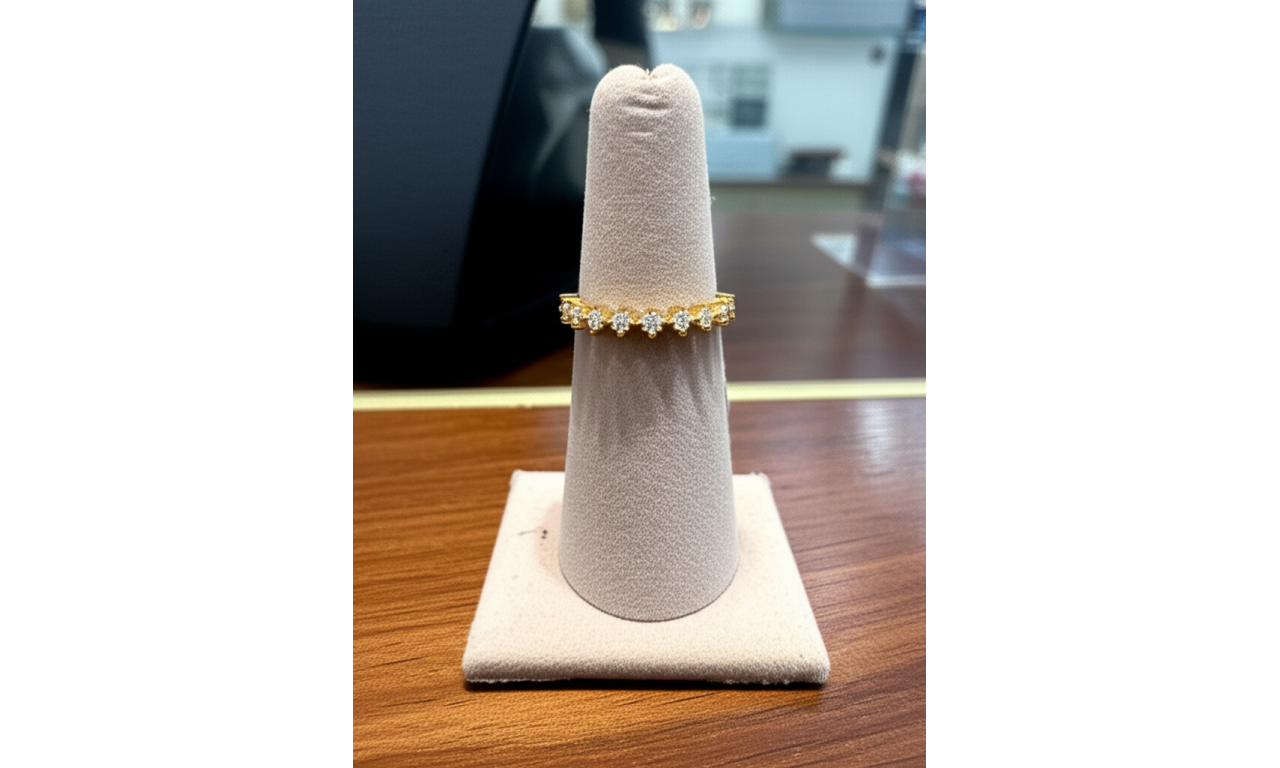 Anel Pontos de Luz luxo Banho de Ouro 18k.