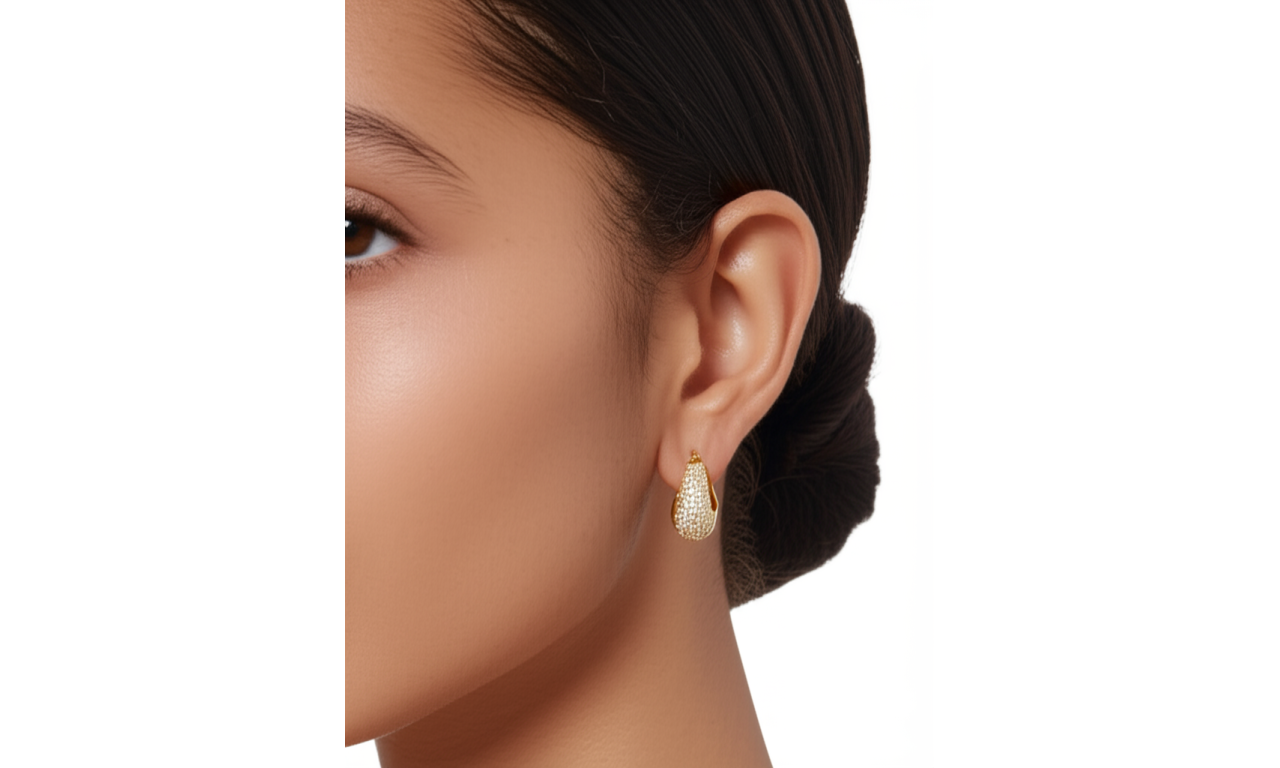 Brinco Gota Argola Cravejada Banho de Ouro 18k.