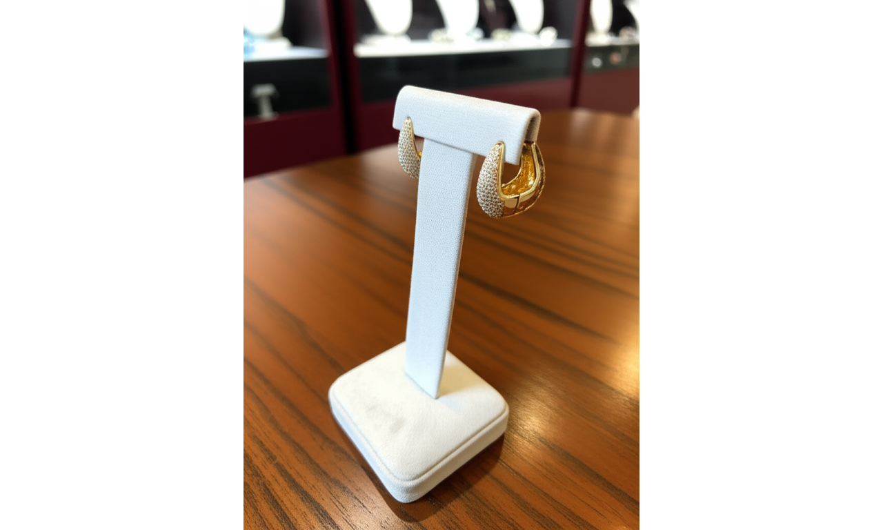 Brinco Gota Argola Cravejada Banho de Ouro 18k.