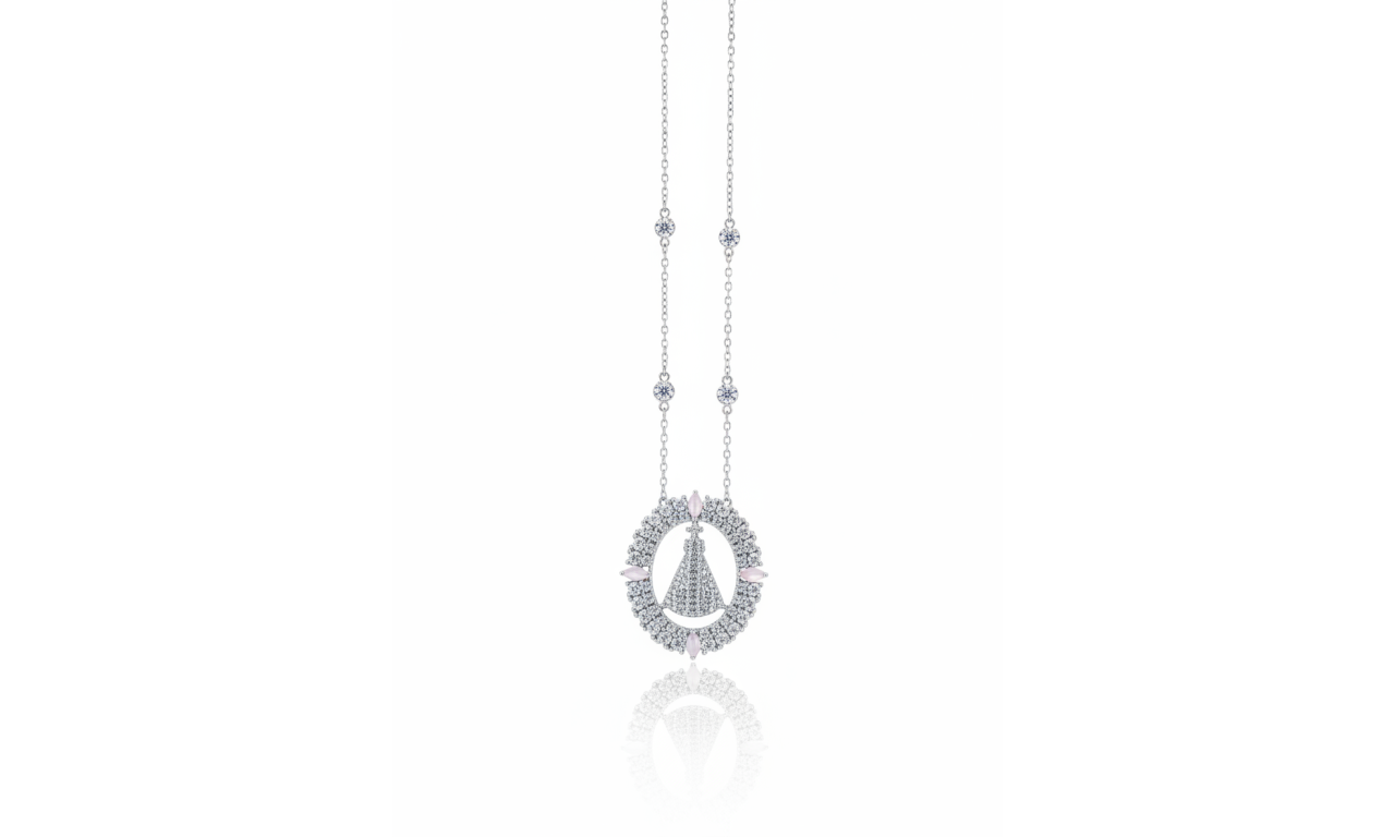 Colar Santa Cravejada Cristal Quartzo Rosa Banho de Ródio Branco.