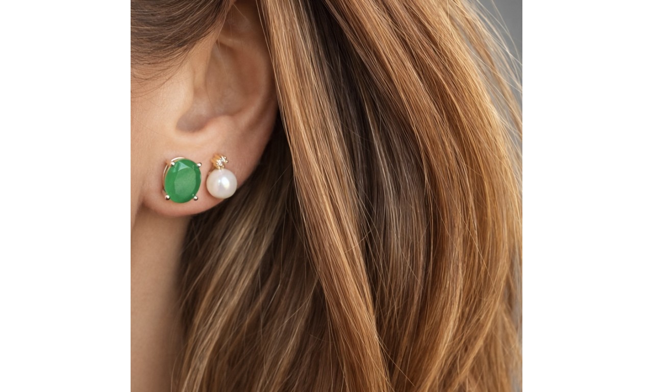 Brinco Oval Esmeralda Clara Ródio Branco.