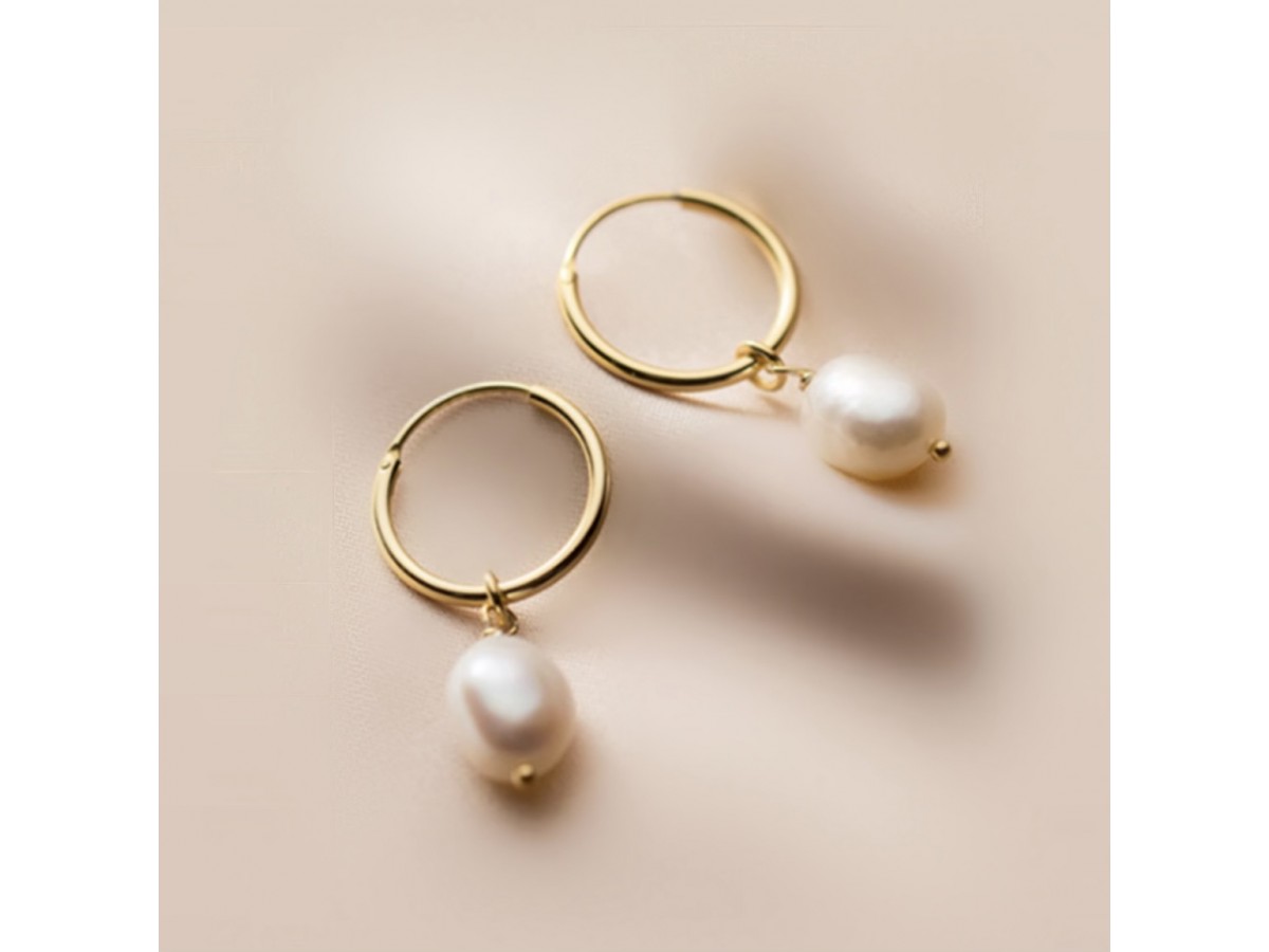 Brinco Argola Pérola Natural Banho de Ouro 18K.