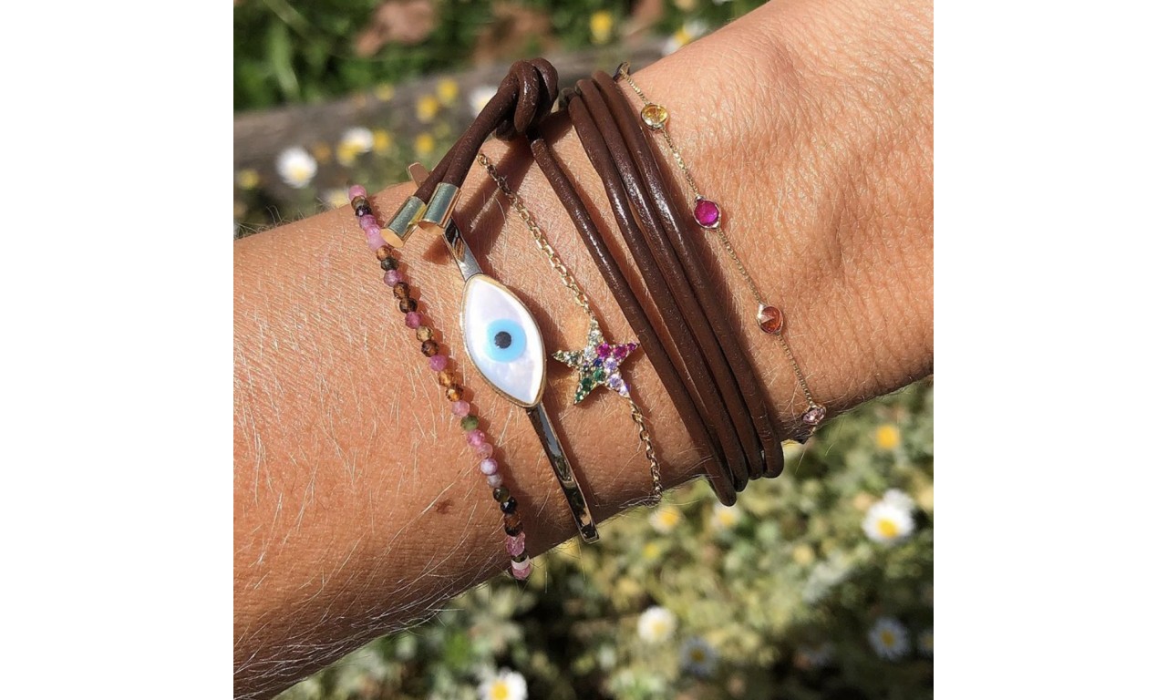 Pulseira Couro Ponteiras em Ouro 18k.
