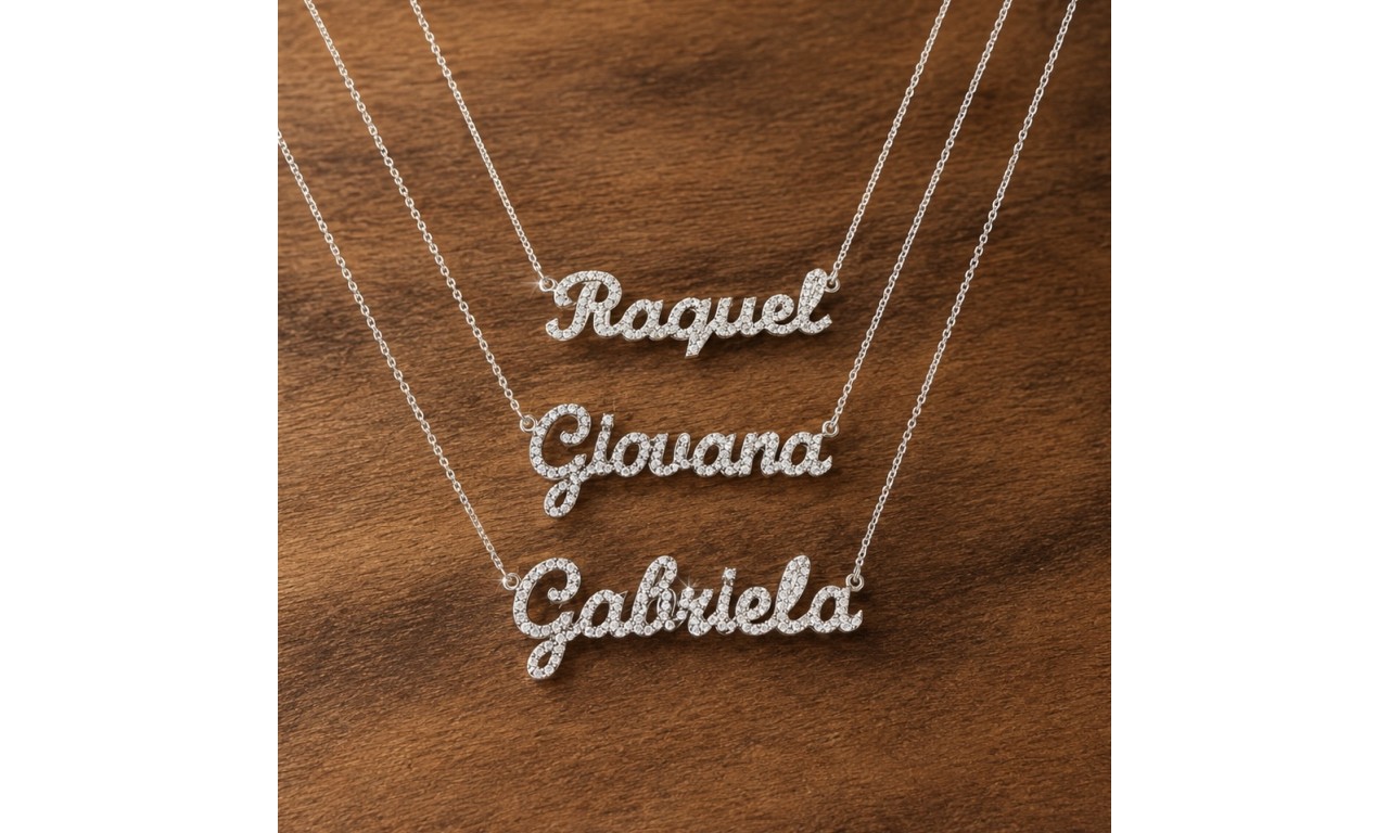 Colar Nome Cravejado Banho de Ouro 18k ou Ródio Branco.