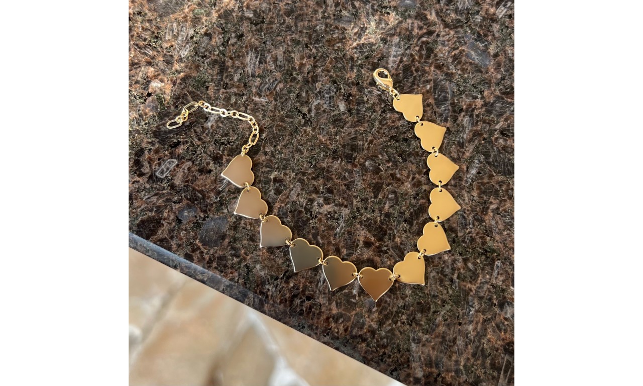 Pulseira Corações Banho de Ouro18k.