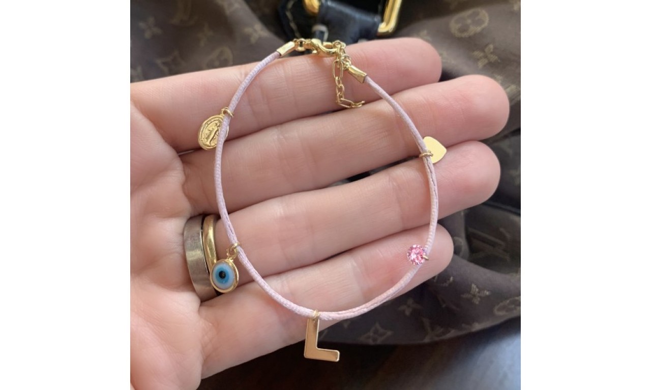 Pulseira Fio de Seda Personalizada Amor Banho de Ouro 18k.