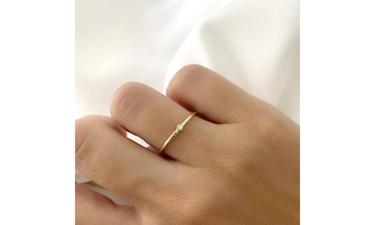 Anel Micro Ponto Slim Banho de Ouro18k.