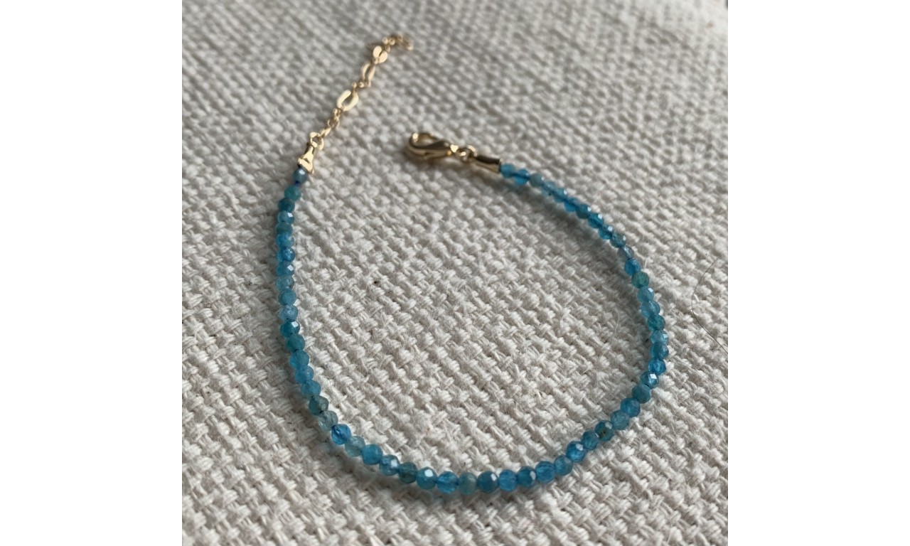 Pulseira Apatita Azul Natural Banho de Ouro 18k.