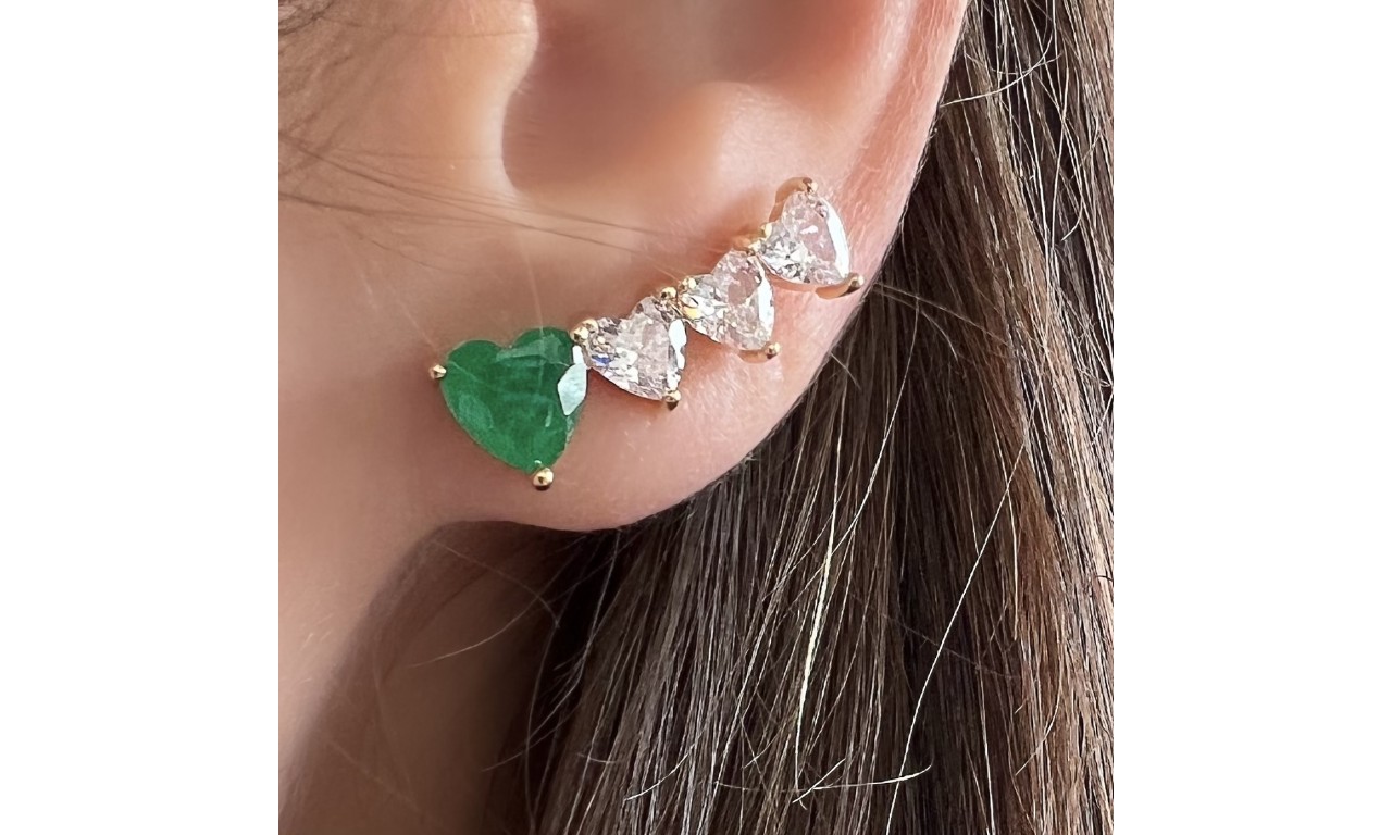 Brinco Ear Cuff Esmeralda Corações Banho de Ouro 18k.