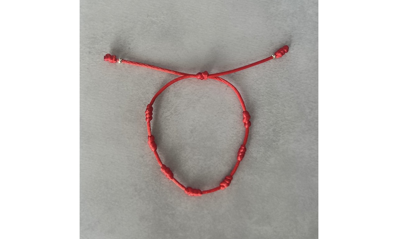 Pulseira Vermelha 7 nós Fio de Seda  Banho de Ouro 18k.