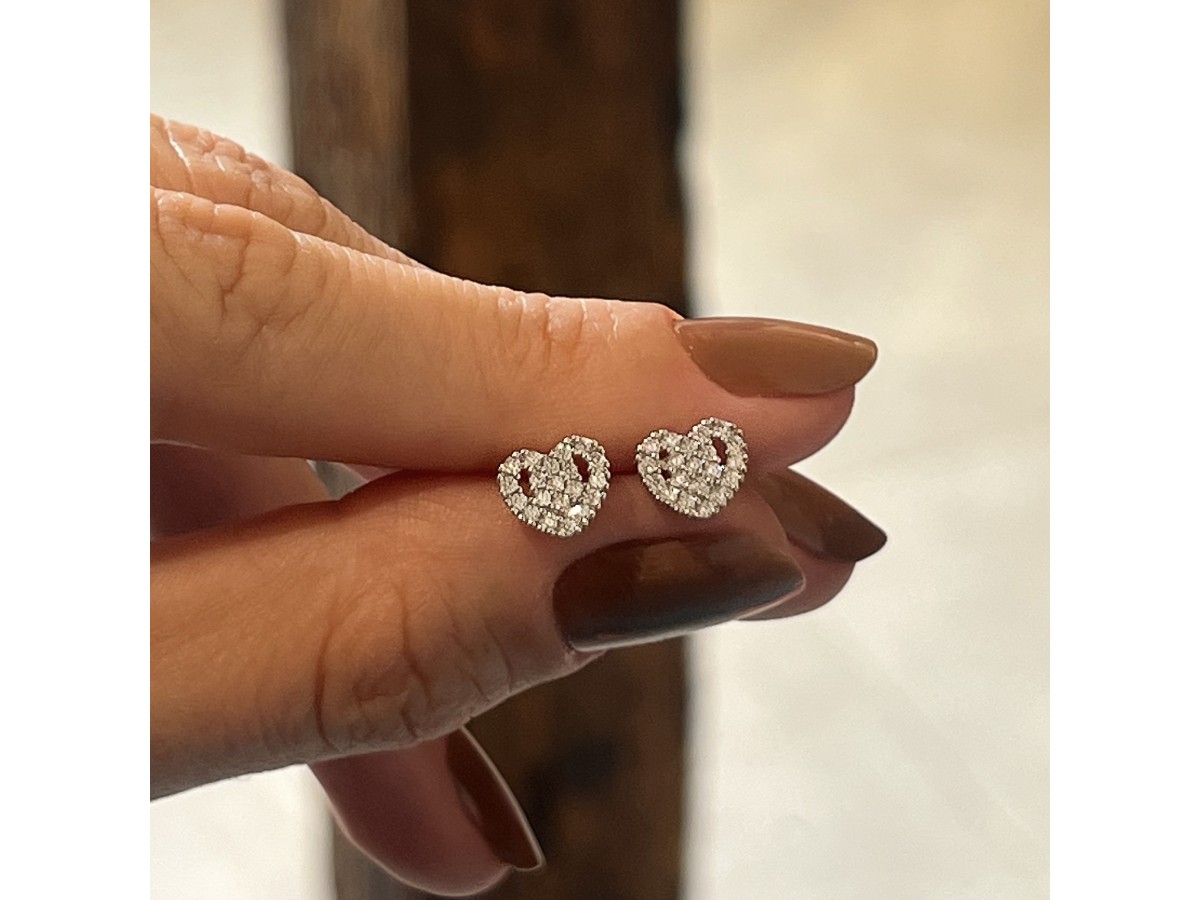 Brinco Coração Micro Cravação Banho de Ouro ou Rodio Branco.