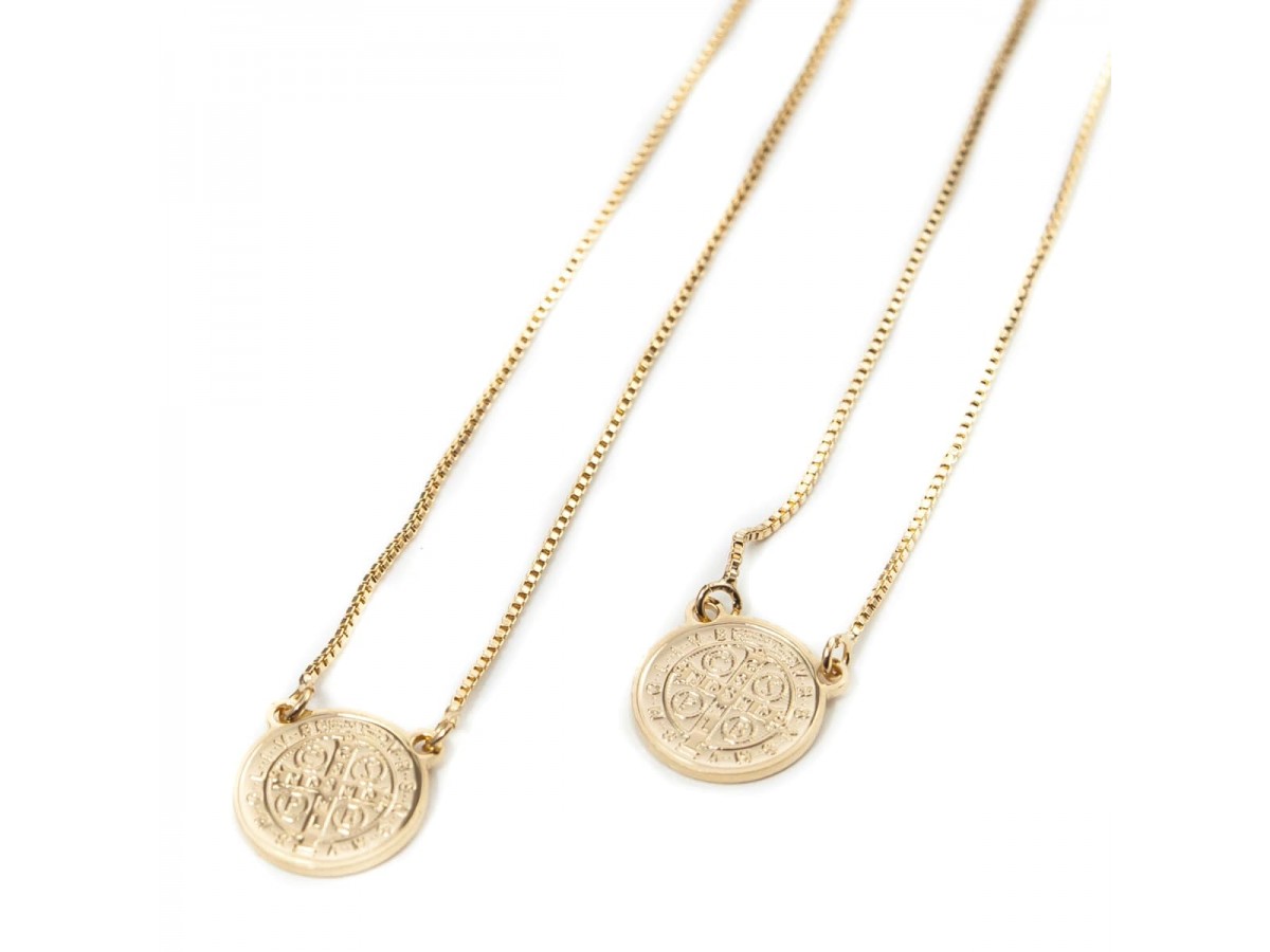 Colar Escapulário São Bento Banho de Ouro 18K.