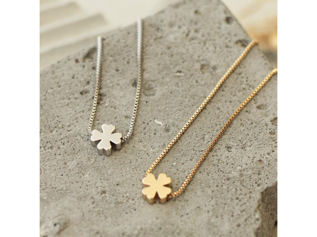 Colar Mini Trevo Banho de Ouro 18k ou Rodio Branco.