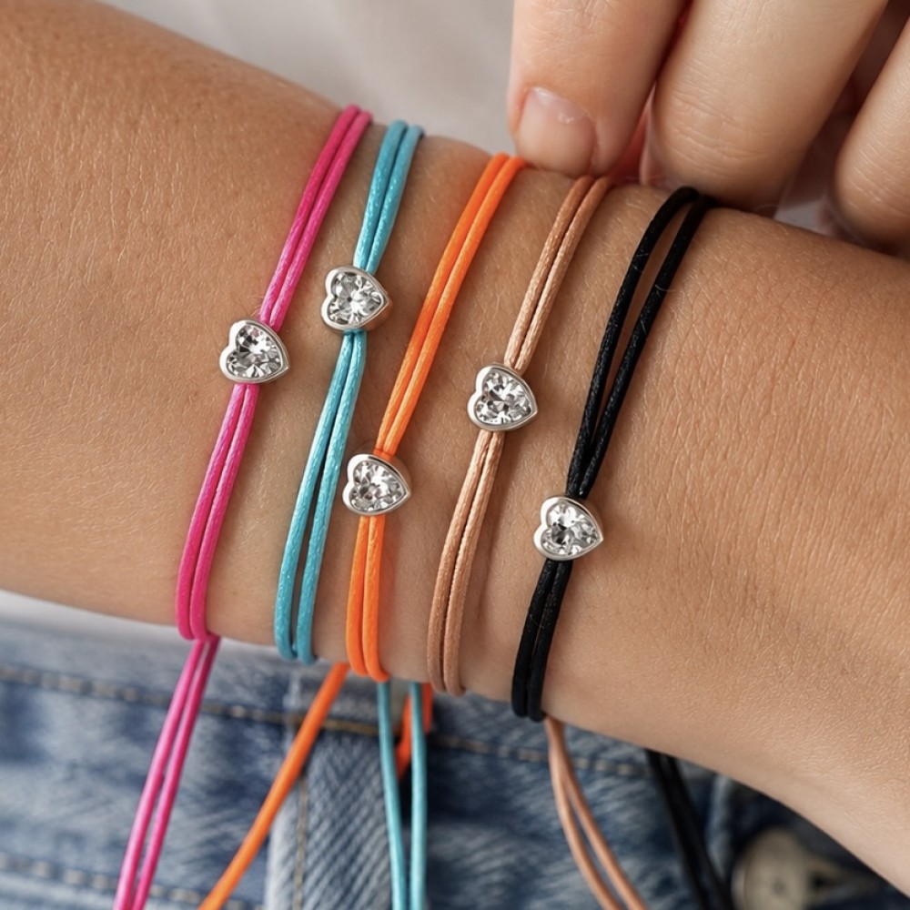 Pulseira Coração Cravação Inglesa Fio de Seda Banho de Ouro 18k ou Ródio Branco. Pulseira Coração Cravação Inglesa Fio de Seda Banho de Ouro 18k ou Ródio Branco.