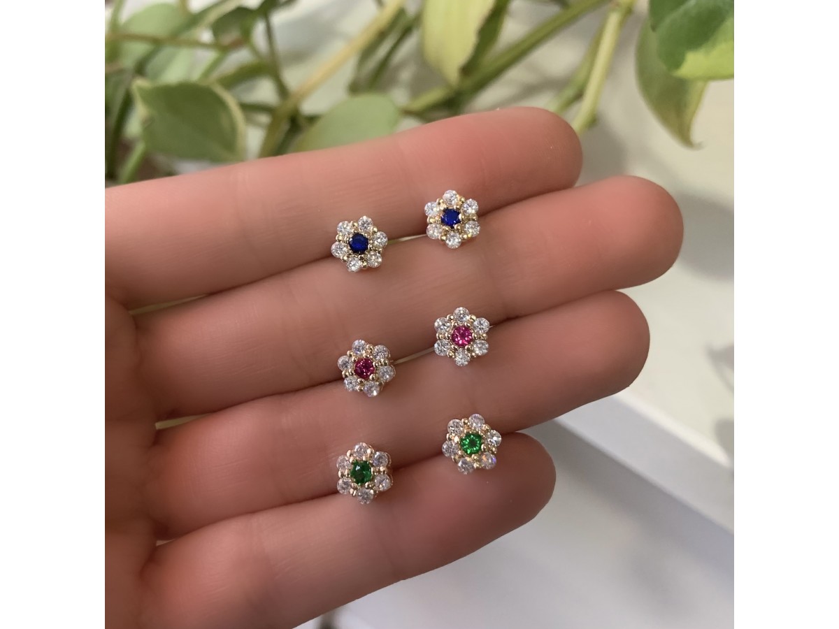 Brinco Flor Cravejada Banho de Ouro 18k.