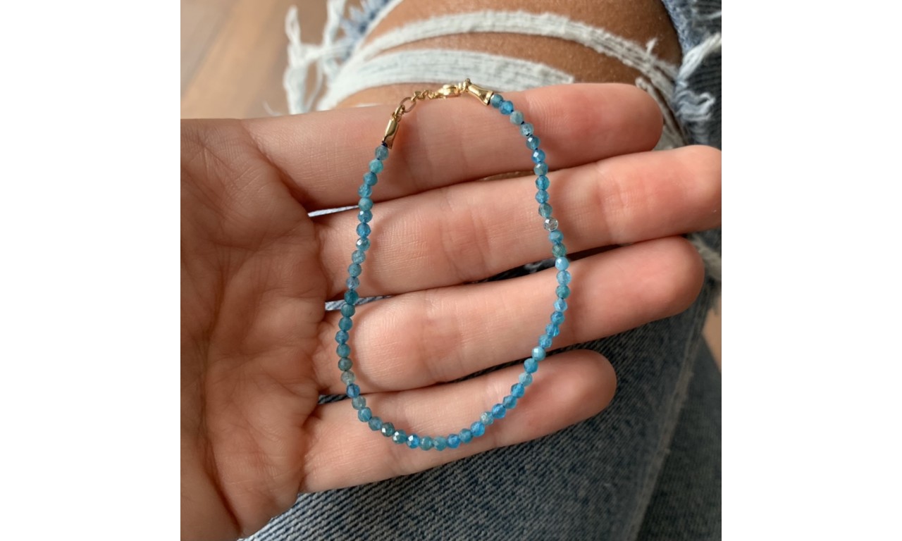 Pulseira Apatita Azul Natural Banho de Ouro 18k.