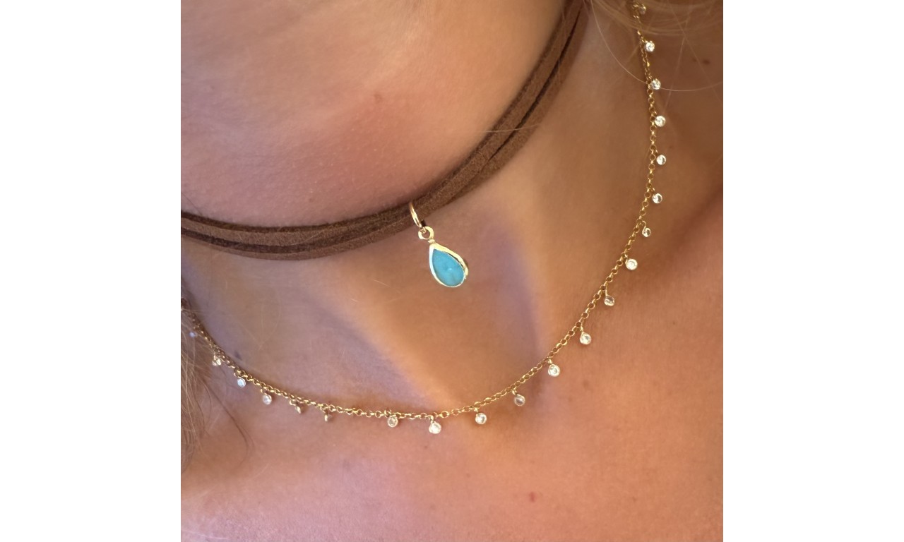 Colar Choker ou Pulseira Fio de Camurça Gota Turquesa Banho de Ouro 18k.