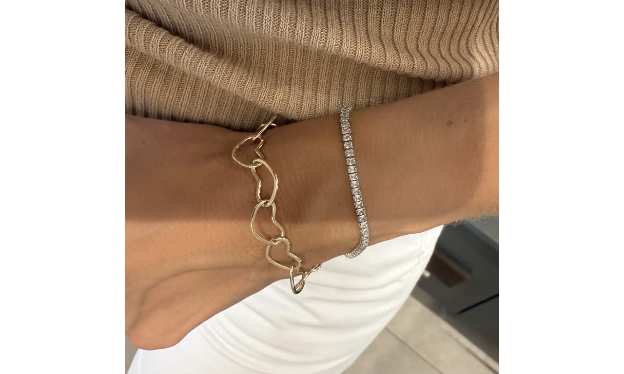 Pulseira Corações Grandes Banho de Ouro 18k.