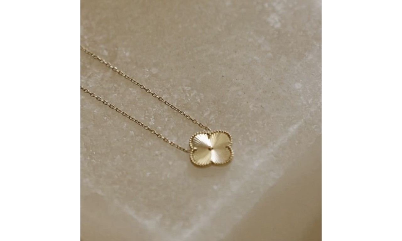 Colar Trevo Anatômico Banho de Ouro 18k.