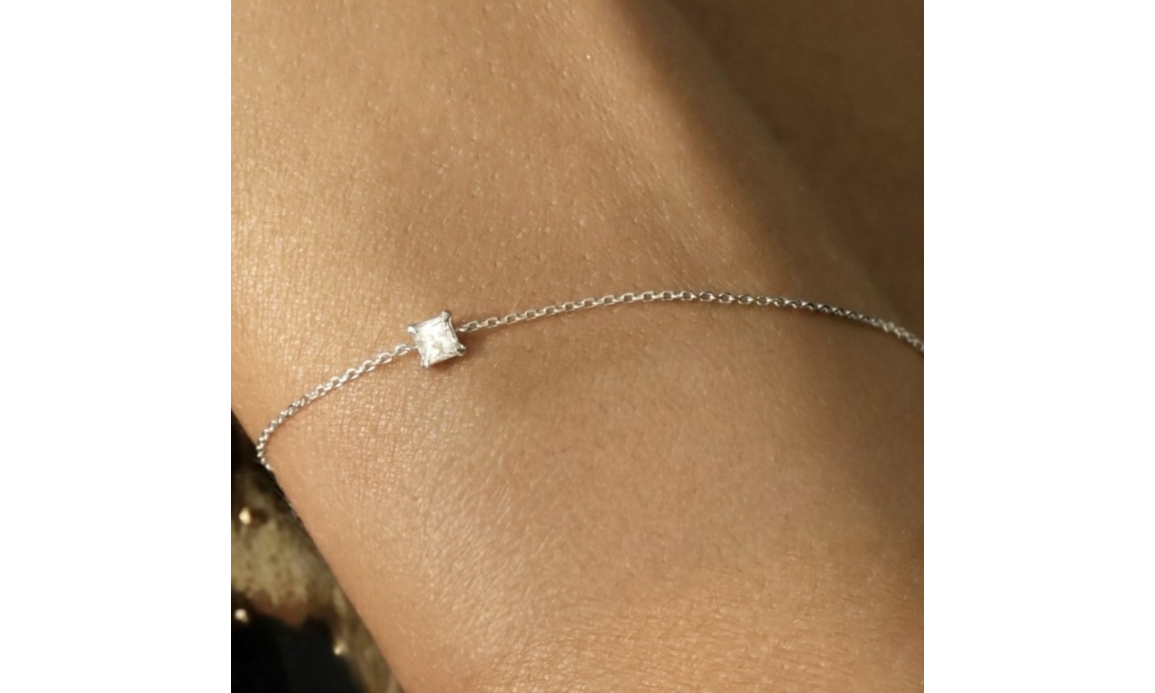 Pulseira Pingente Quadrado Cristal Banho de Ouro 18k ou Ródio Branco. Pulseira Pingente Quadrado Cristal Banho de Ouro 18k ou Ródio Branco.