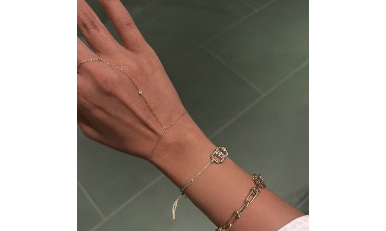 Pulseira de Mão Ponto de Luz Banho de Ouro 18k.