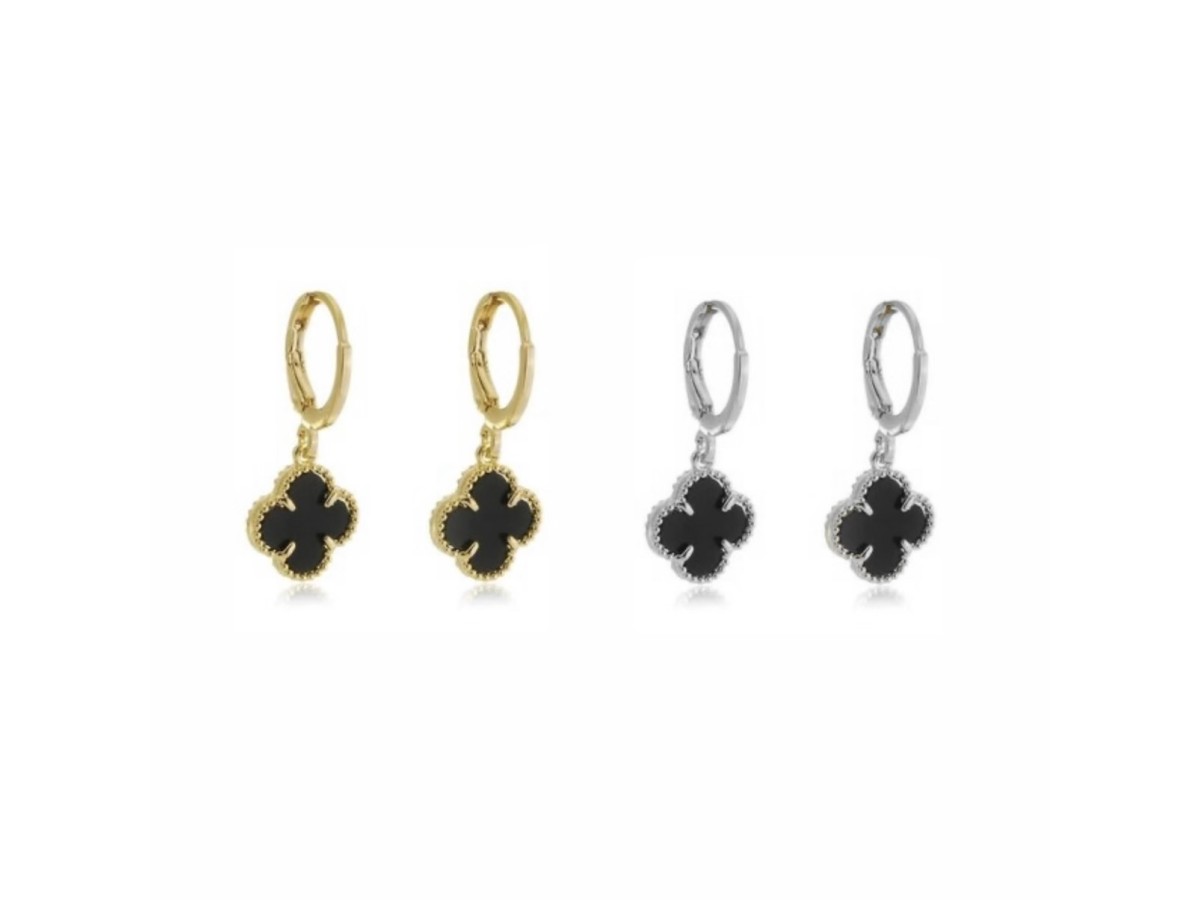 Brinco Trevo Argola Banho de Ouro 18k ou Ródio Branco.