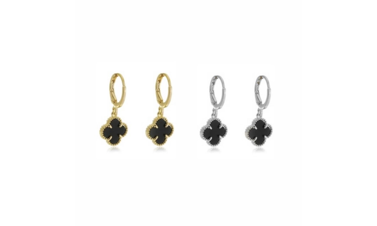 Brinco Trevo Argola Banho de Ouro 18k ou Ródio Branco.