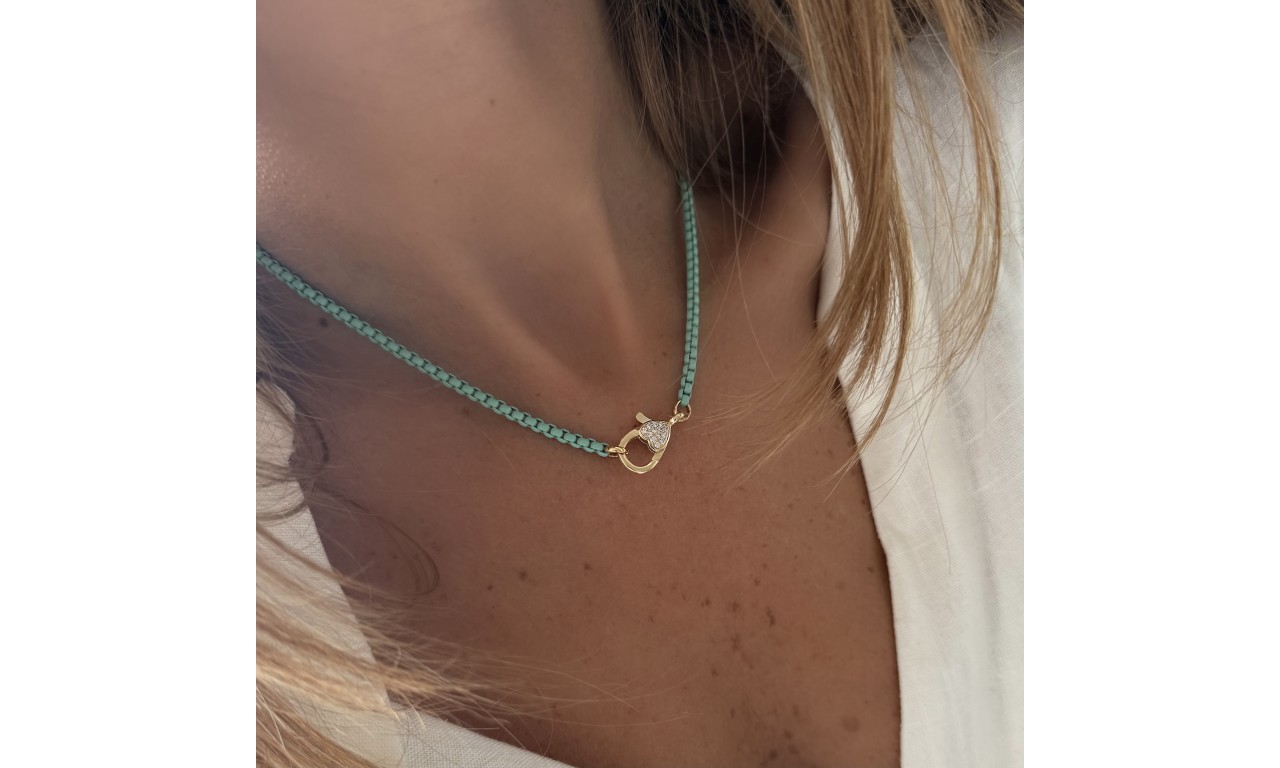 Colar Corrente Esmaltada Fecho Micro Cravação Banho de Ouro 18k.