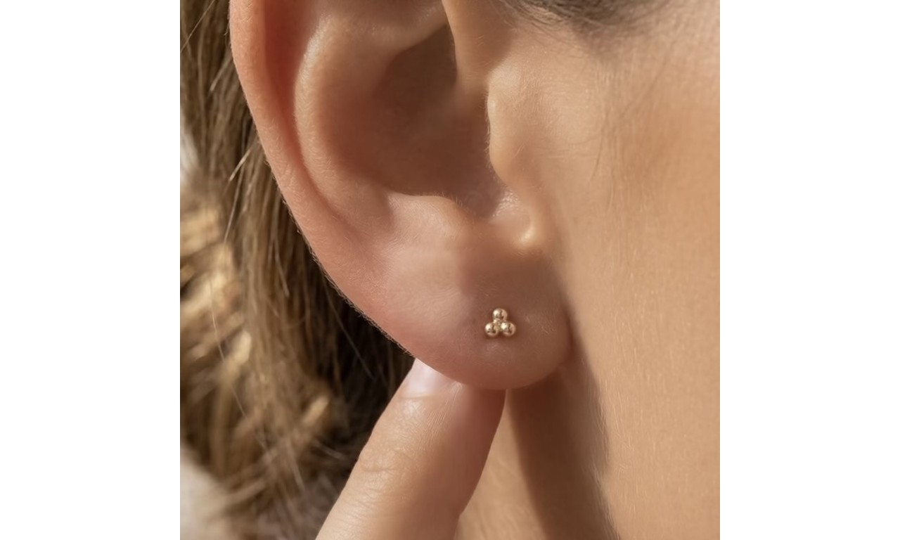 Brinco Bolinhas Banho de Ouro 18k.