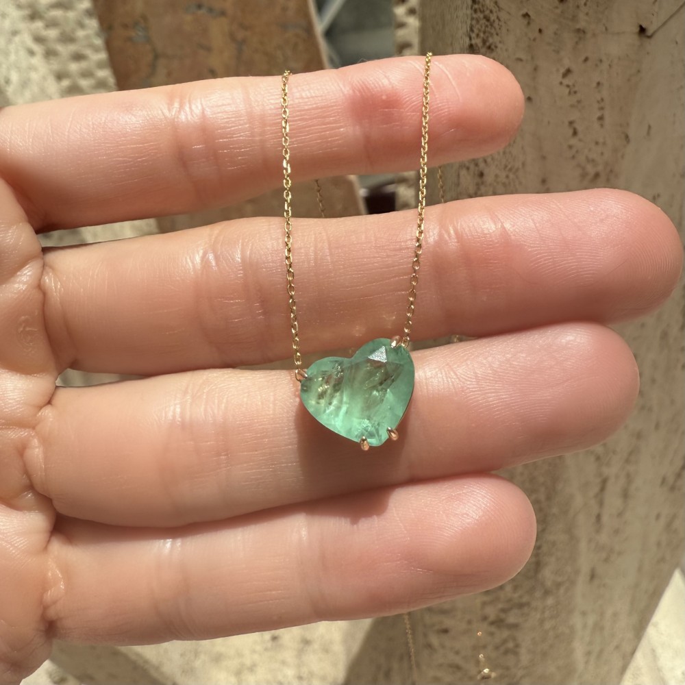 Colar Coração Esmeralda Clara Fusion Banho de Ouro 18k. Colar Coração Esmeralda Clara Fusion Banho de Ouro 18k.