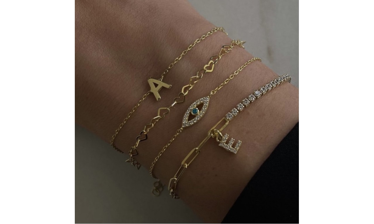 Pulseira Inicial Banho de Ouro 18k.