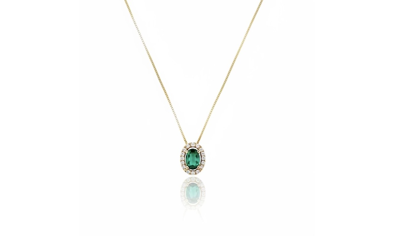 Colar Oval Cravejado Esmeralda Banho de Ouro 18k.