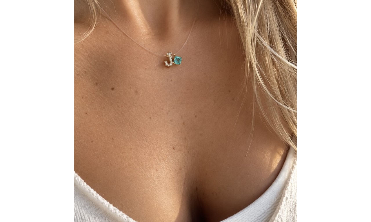 Colar Inicial Fio de Nylon Ponto Turmalina Banho de Ouro 18K Colar Inicial Fio de Nylon Ponto Turmalina Banho de Ouro 18K