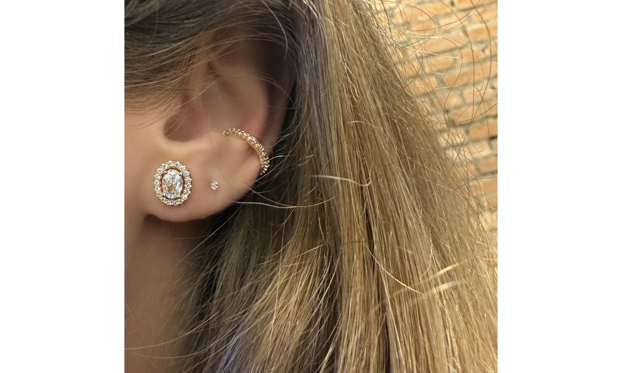 Brinco Oval Cravejado Cristal Banho de Ouro 18k