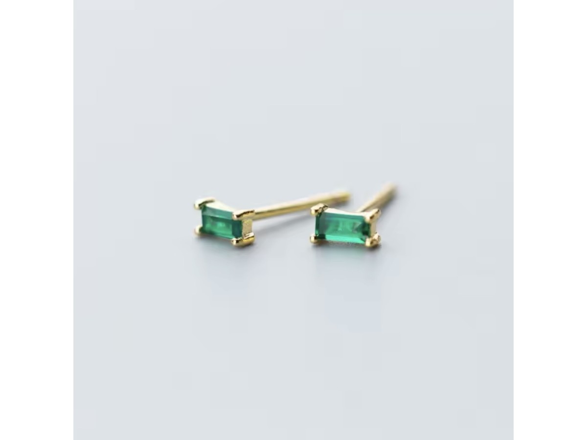 Brinco Baguete Esmeralda Banho de Ouro 18k.