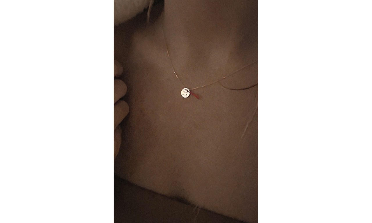 Colar Plaquinha Personalizada Fio Vermelha Banho de Ouro 18k Colar Plaquinha Personalizada Fio Vermelha Banho de Ouro 18k