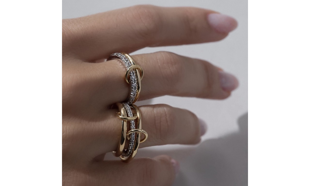 Anel Duplo Cravejado Banho de Ouro 18k e Ródio Branco.