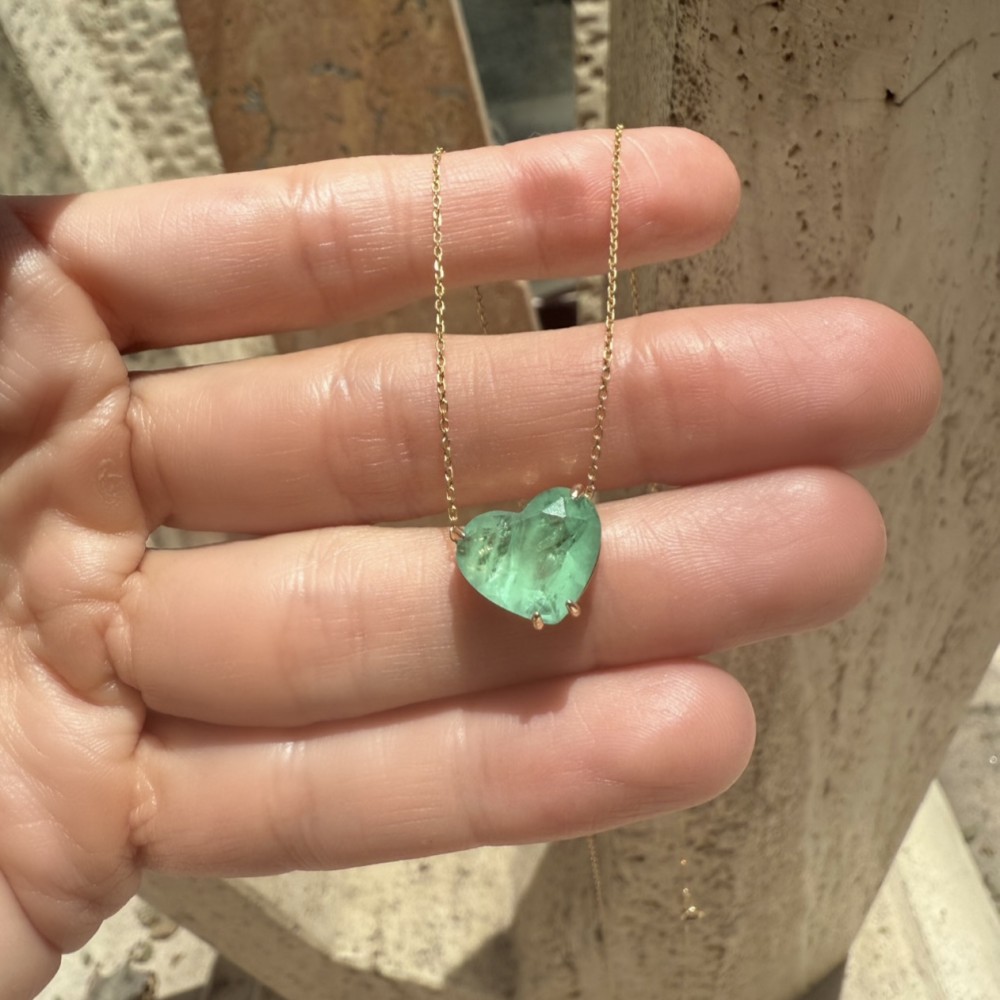 Colar Coração Esmeralda Clara Fusion Fusion Banho de Ouro 18k. Colar Coração Esmeralda Clara Fusion Fusion Banho de Ouro 18k.