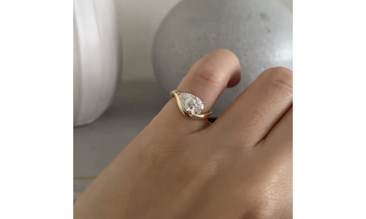 Anel de Dedinho Cristal Banho de Ouro 18k.