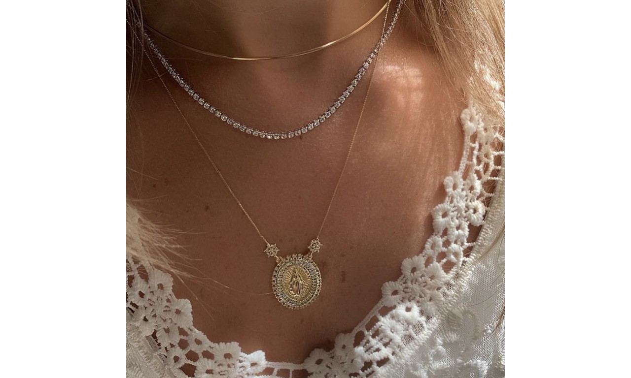 Colar Medalha Nossa Senhora das Graças  Banho de Ouro 18k.