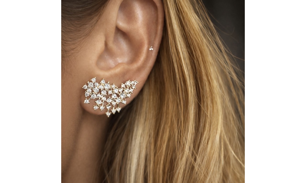 Brinco Ear Cuff Cravejado Banho de Ouro 18k.