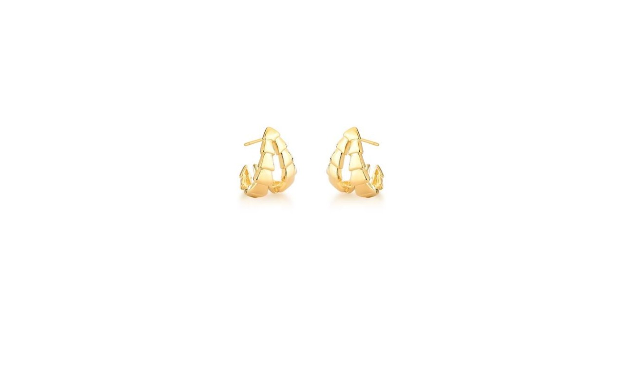 Brinco Garra Escamas Banho de Ouro 18k.