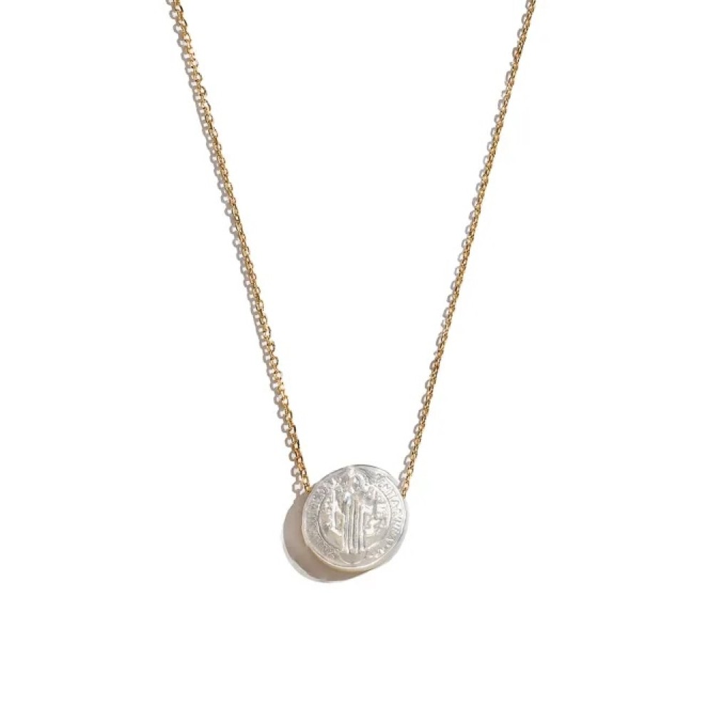 Colar Medalha São Bento Madrepérola Banho de Ouro 18k. Colar Medalha São Bento Madrepérola Banho de Ouro 18k.