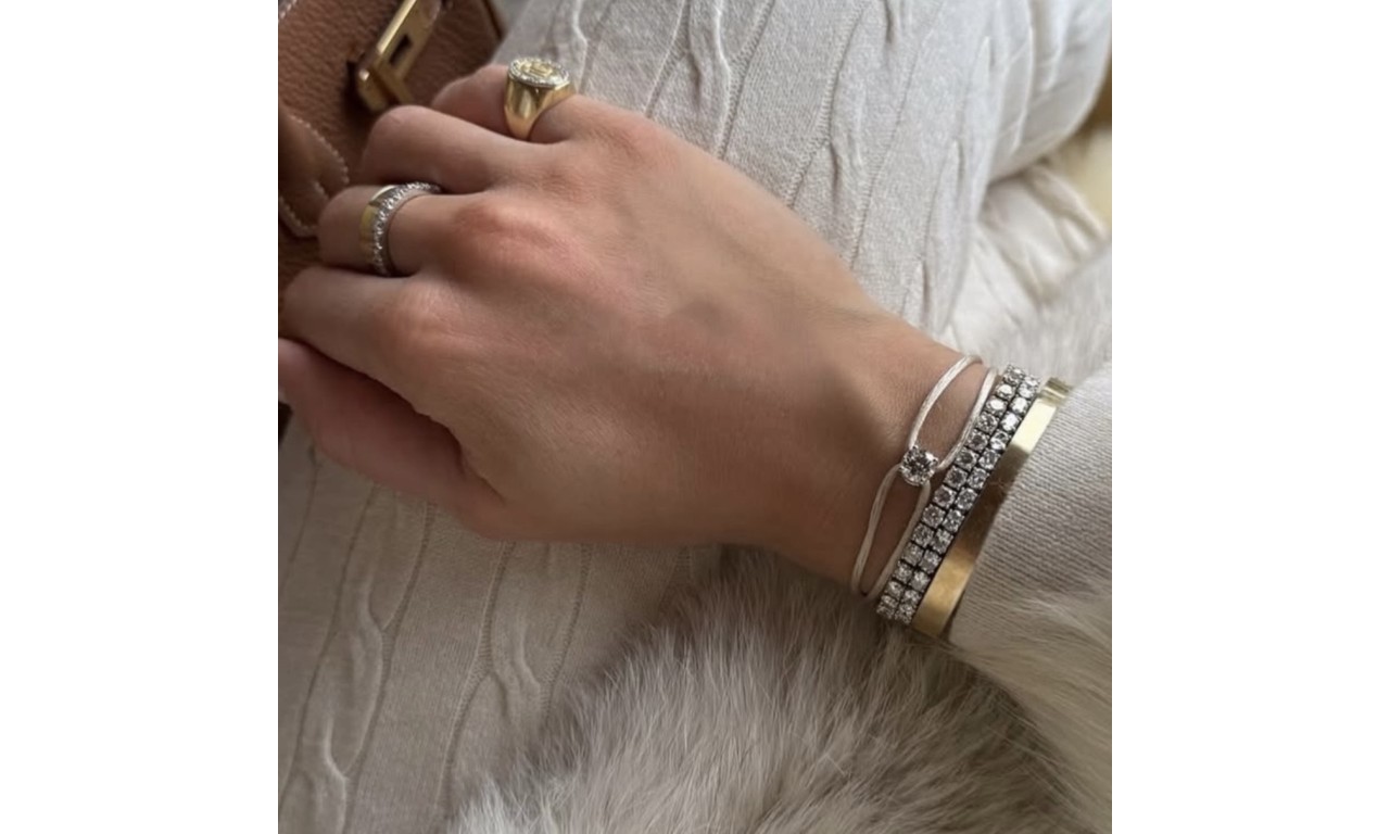 Pulseira Ponto de Luz Fio Champanhe Banho de Ouro 18k ou Ródio Branco.