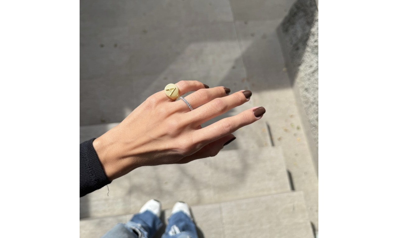 Anel de Dedinho Inicial Trançado Banho de Ouro 18k ou Ródio Branco.