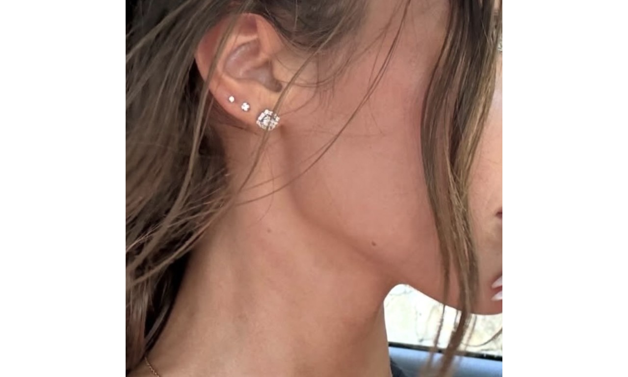 Brinco Quadradinho Cristal Cravejado Banho de Ouro 18k ou Ródio Branco,